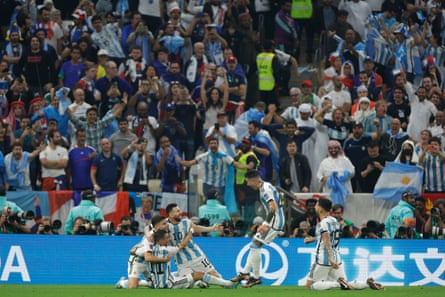 Ángel Di María (second left) is congratulated by his teammates after doubling Argentina’s lead against France in the 2022 World Cup final.