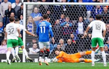 Tom Lawrence’s star turn fires flat Rangers to 1-0 win over Hibs