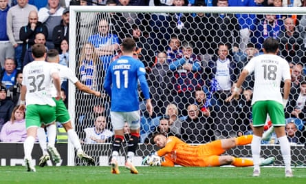 Tom Lawrence’s star turn fires flat Rangers to 1-0 win over Hibs