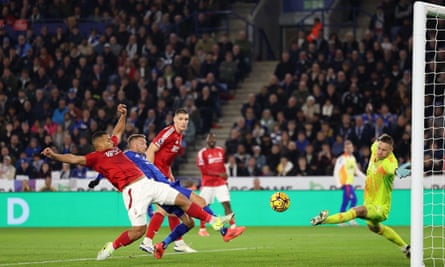 Chris Wood double hands high-flying Nottingham Forest win over Leicester