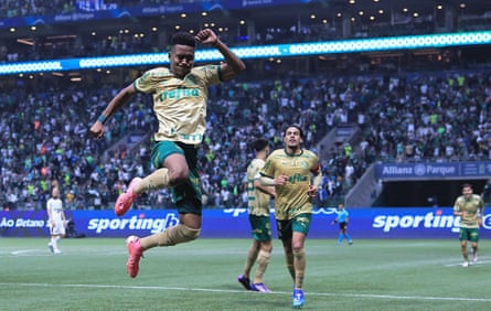 Estêvão celebrates after scoring against Criciuma in September