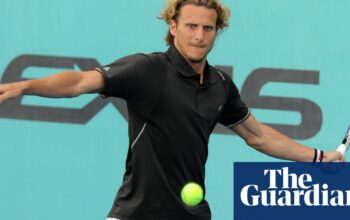 Former Manchester United striker Diego Forlán to make pro tennis debut