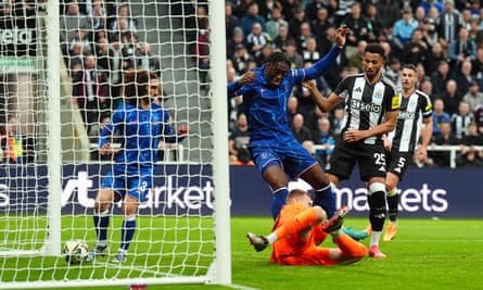 Isak on target as Newcastle ease to Carabao Cup win over rotated Chelsea