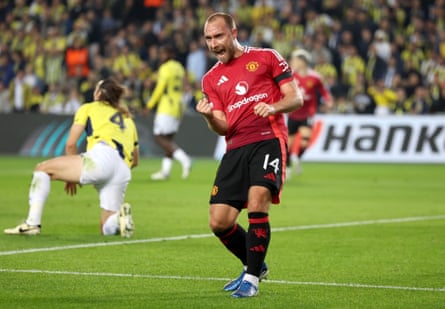 Manchester United restricted to a draw by Fenerbahce as Mourinho sent off