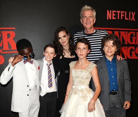 Matthew Modine with (from left) Caleb McLaughlin, Noah Schnapp, Winona Ryder, Millie Bobby Brown, and Gaten Matarazzo at the Strange Things premiere in 2016