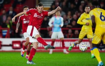 Nottingham Forest’s Chris Wood floors Crystal Palace after Henderson blunder