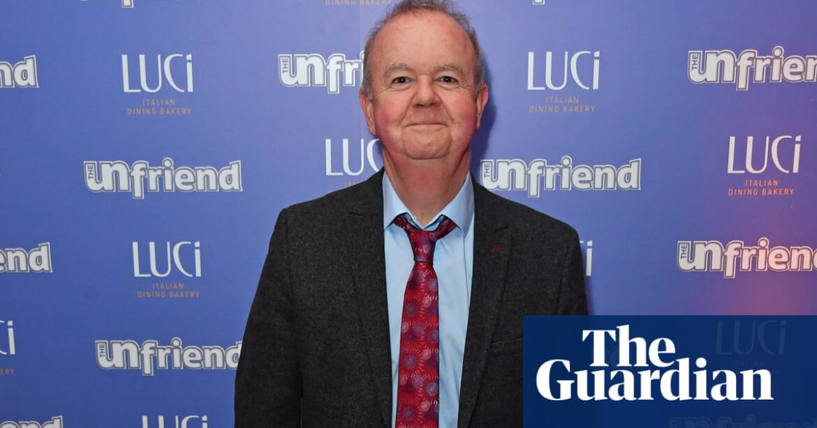 Police investigating suspected gunshot fired at taxi containing Ian Hislop