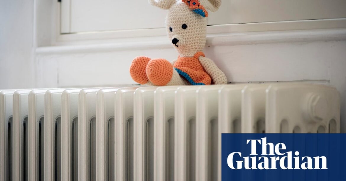 Save £100 or more by switching energy tariffs, say experts