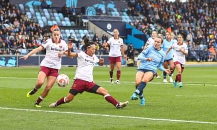 WSL roundup: Arsenal frustrated by Everton as Man City beat West Ham