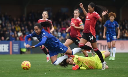 Bompastor’s Chelsea march on in WSL as Reiten penalty sinks United