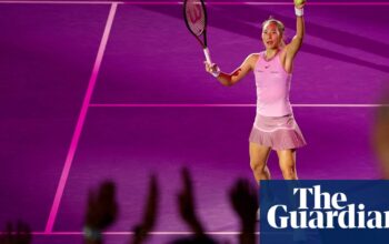 Zheng extends dream WTA Finals debut by thrashing Paolini to reach last four