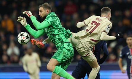 PSG’s goalkeeper Gianluigi Donnarumma vies for the ball with Salzburg’s Petar Ratkov.