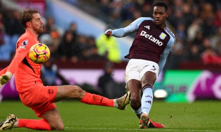 Jhon Duran scores for Aston Villa against Southampton.