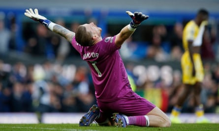 Jordan Pickford in action for Everton.