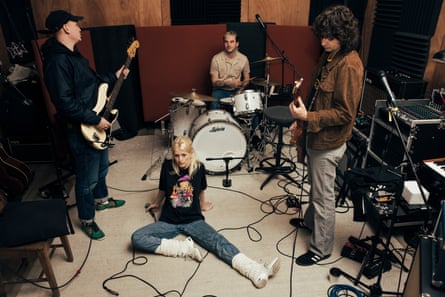 Amyl and the Sniffers