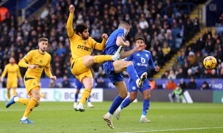 Vítor Pereira’s Wolves reign gets off to flying start against brittle Leicester