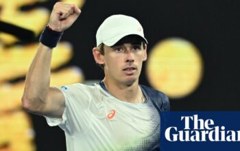 Alex de Minaur brings main character energy in Australian Open straight-sets win