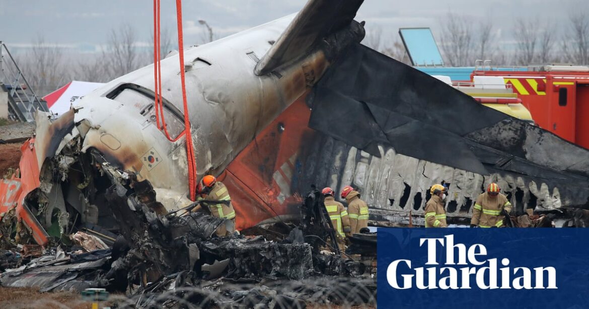 Black boxes on crashed South Korean plane cut out before impact, inquiry finds