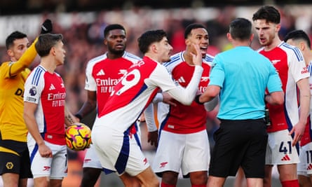 Calafiori calms Arsenal’s fury after Lewis-Skelly red card storm at Wolves