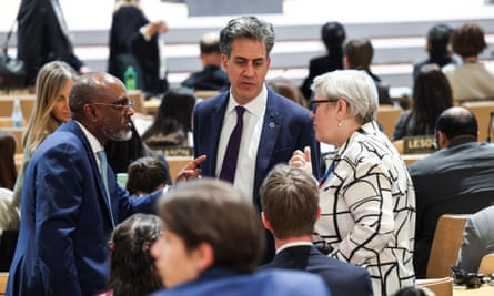 Adonia Ayebare, Ed Miliband and Rachel Kyte have a discussion between themselves with others seated around