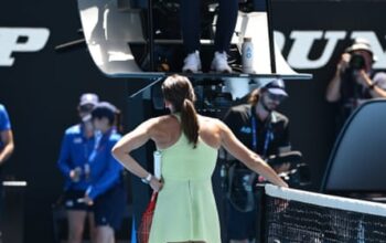 Imperious Iga Swiatek marches on to set up Madison Keys semi-final at Australian Open