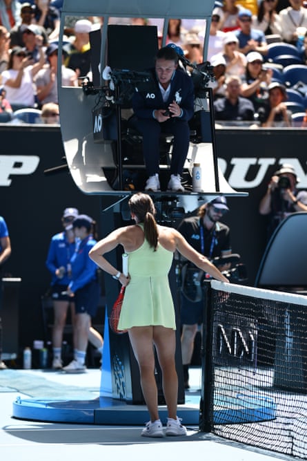 Imperious Iga Swiatek marches on to set up Madison Keys semi-final at Australian Open