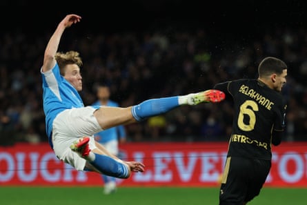 Scott McTominay in acrobatic action against Verona