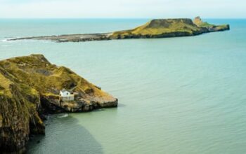 RNLI rescues American students from Welsh island during Storm Éowyn