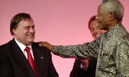 Prescott and Nelson Mandela in 2000 with Blair looking on