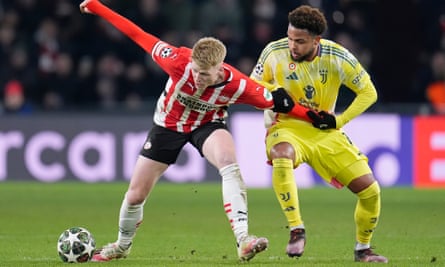 USA international Weston McKennie gets to grips with PSV’s Jerdy Schouten.