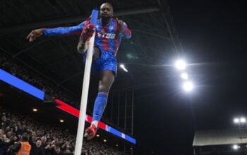 Chelsea back in the top four and Crystal Palace thrash Villa: Football Weekly - podcast