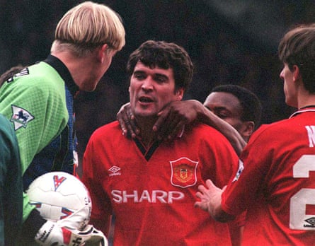 Peter Schmeichel argues with Roy Keane after Leeds are awarded a penalty in 1995.