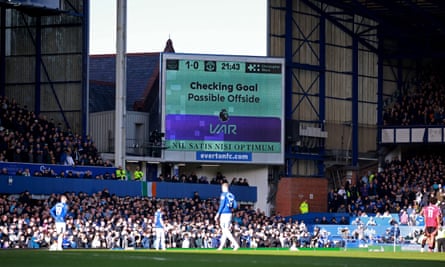 Goalkeepers to be punished with corner for holding ball more than eight seconds