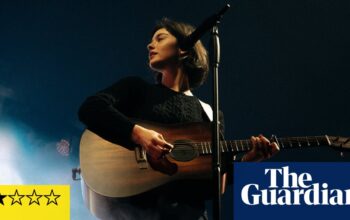 Gracie Abrams review – telling references tied together in a big, bland bow