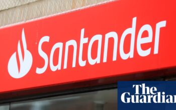 Hundreds of Santander customers in UK hit by banking problems