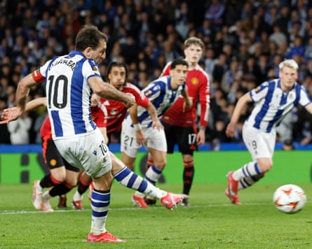 Joshua Zirkzee helps Manchester United earn hard-fought draw at Sociedad