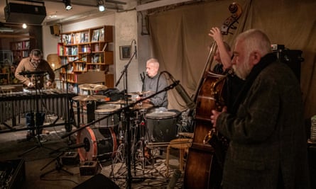 Group of musicians playing in the cafe