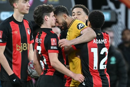 Matheus Cunha sticks the head on Bournemouth’s Milos Kerkez