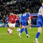 Rasmus Højlund ends goal drought as Manchester United cruise past Leicester