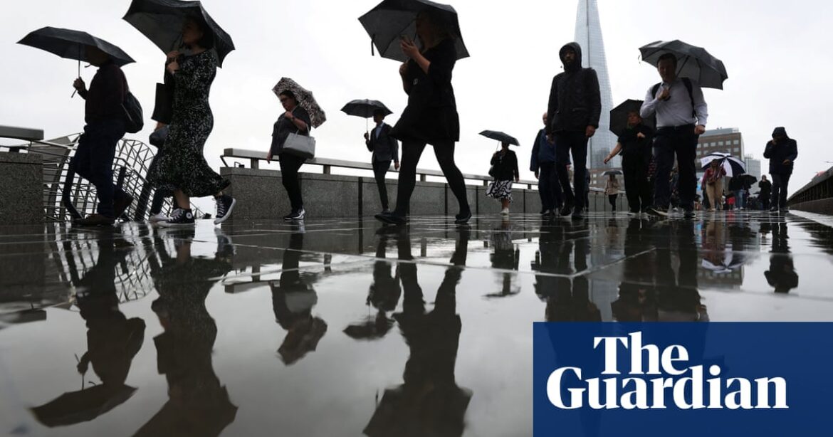 UK economy shrinks unexpectedly in blow to Rachel Reeves