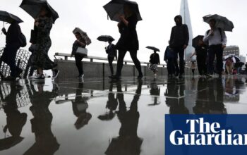 UK economy shrinks unexpectedly in blow to Rachel Reeves