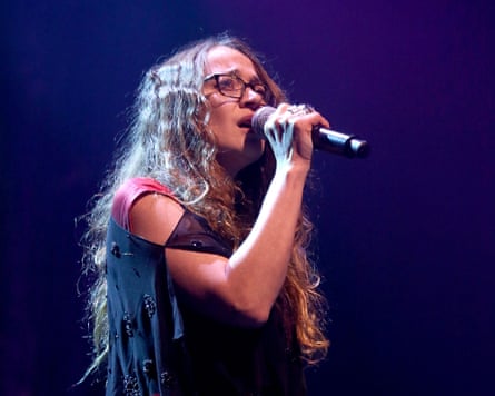 Fiona Apple performing in 2018.