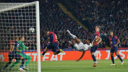 Denzel Dumfries doubles Inter’s first-half lead with an acrobatic volley.