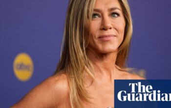 Man arrested after crashing car into front gate of Jennifer Aniston’s home