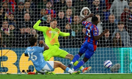 Matz Sels concedes the penalty against Crystal Palace’s Tyrick Mitchell.